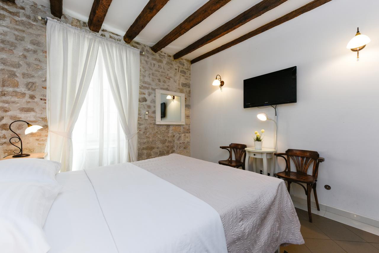 Accomodation Gina Zadar Eksteriør bilde